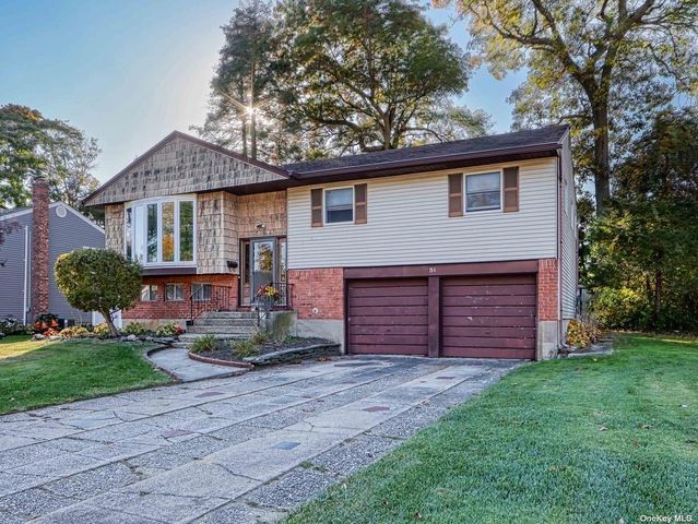 $675,000 | 51 Sherbrooke Drive | Smithtown Hamlet