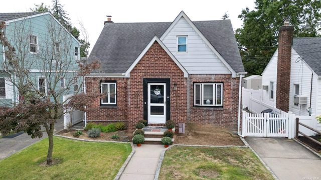 $669,999 | 1047 Wool Avenue | Franklin Square