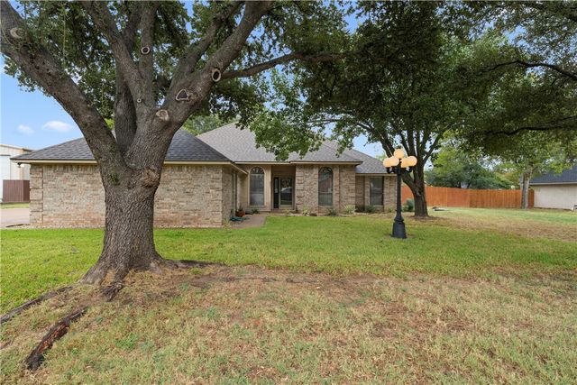 $334,900 | 221 Lost Oaks Drive