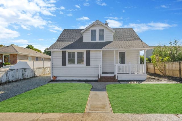 $549,999 | 2 Andrew Avenue | Islip Terrace