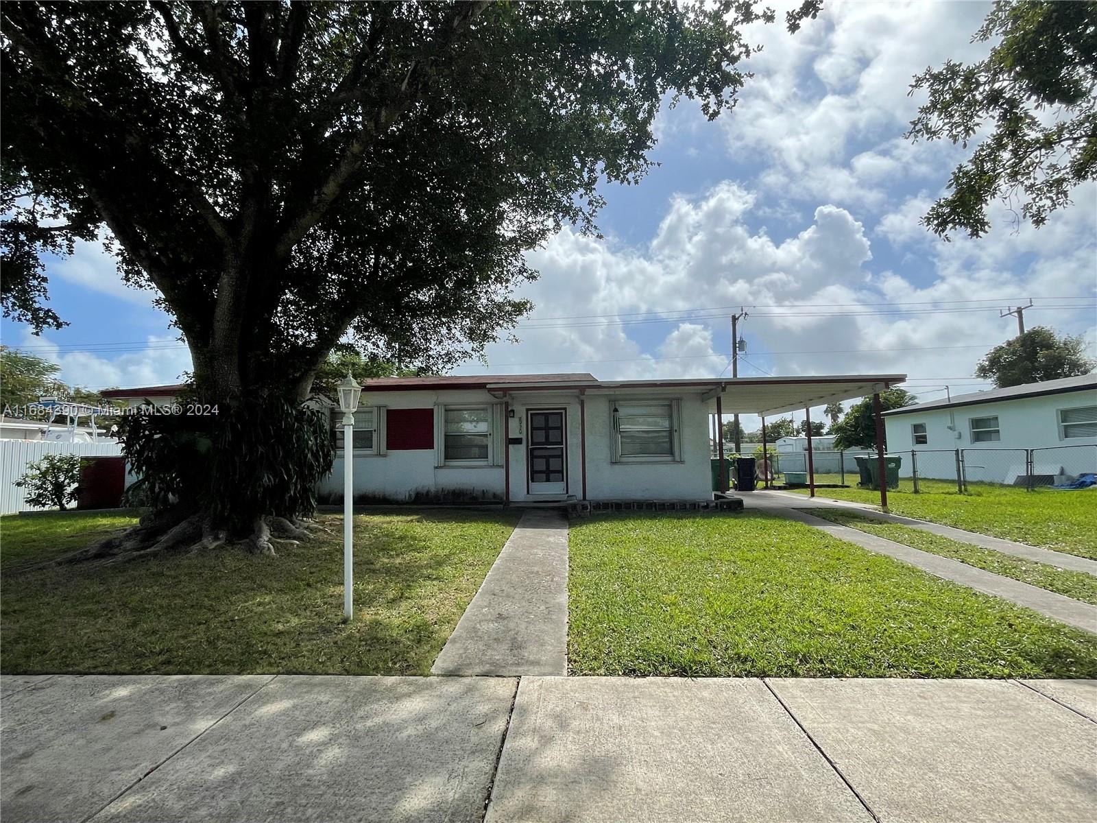 a view of a yard in front of house