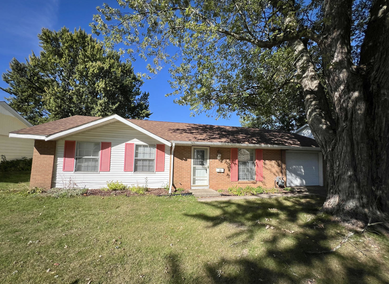 a front view of house with yard