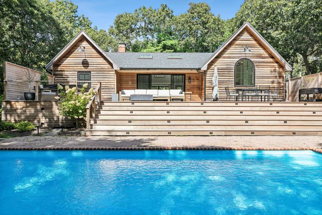 40 Wooded Oak Lane | East Hampton Village Fringe