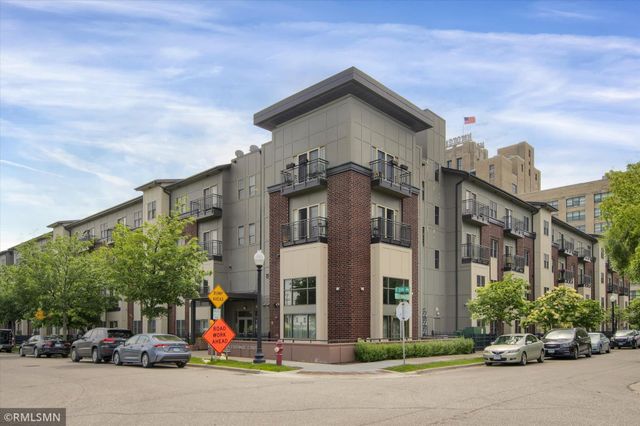 $221,900 | 2900 11th Avenue South, Unit 402 | Midtown Phillips