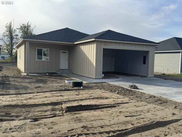 a view of a house with a outdoor space