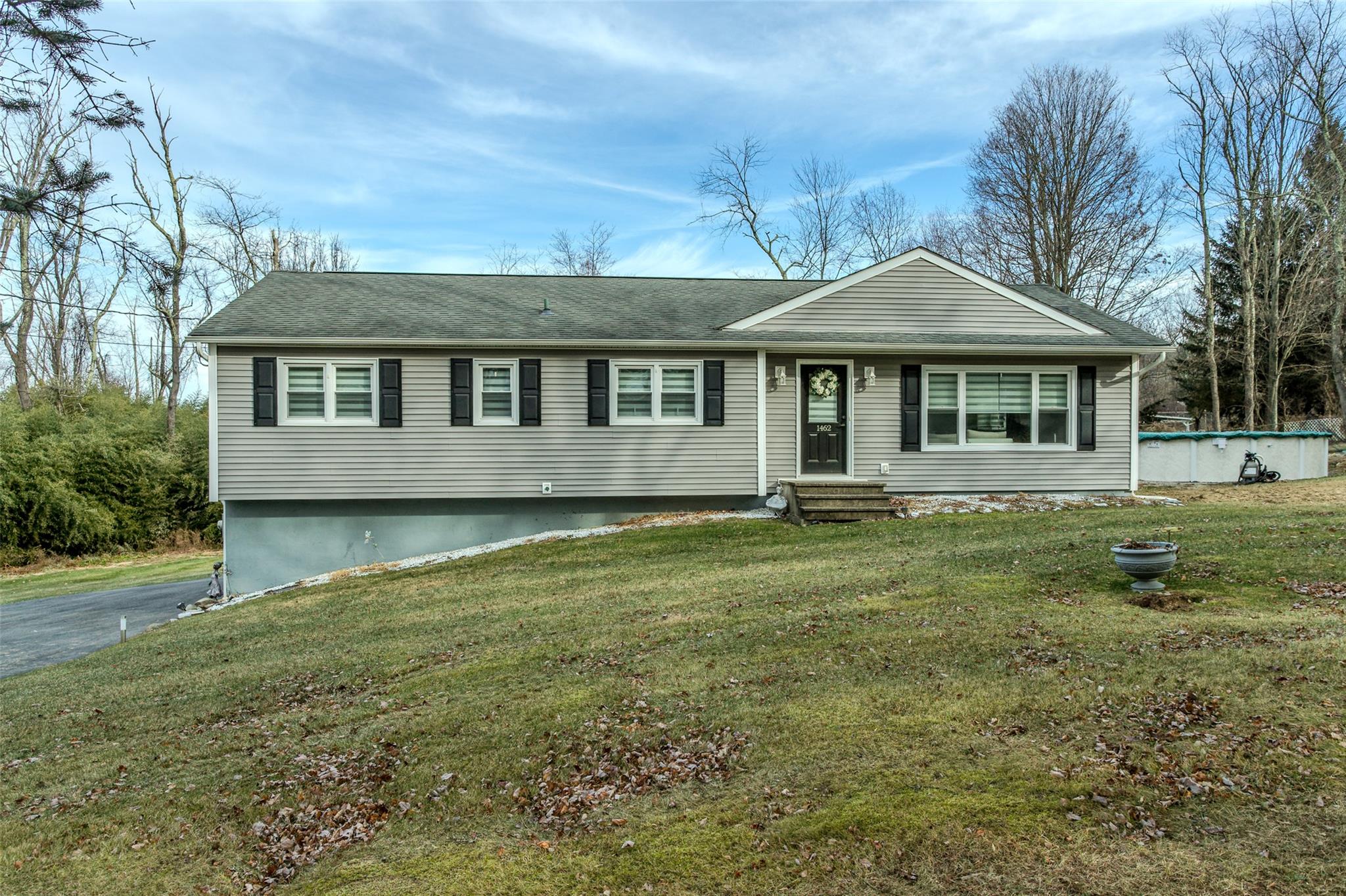 View of front of house featuring a front yard