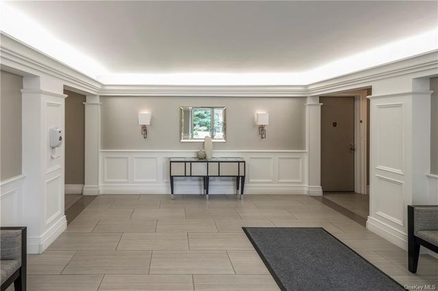 $750,000 | 3 Stoneleigh Plaza, Unit 6C | Bronxville