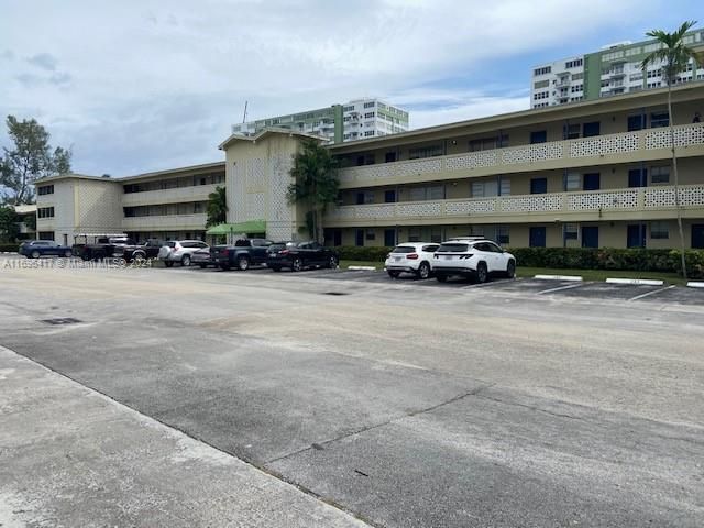 $2,000 | 11960 Northeast 19th Drive, Unit 11 | Sans Souci