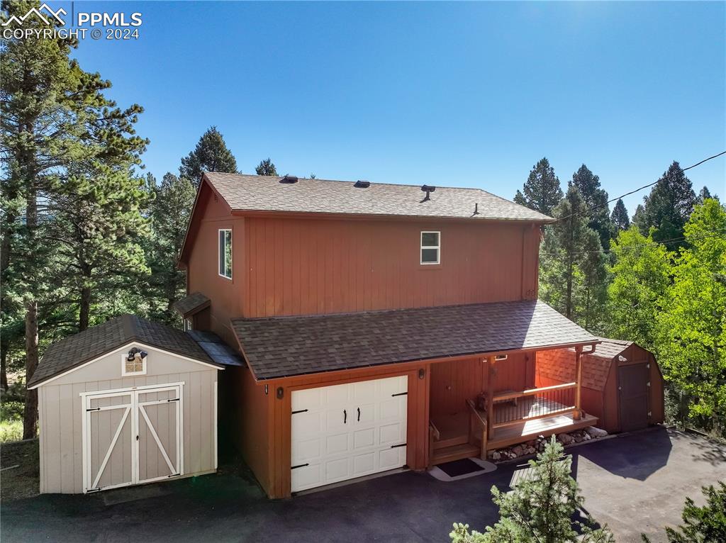 a top view of a house with a yard