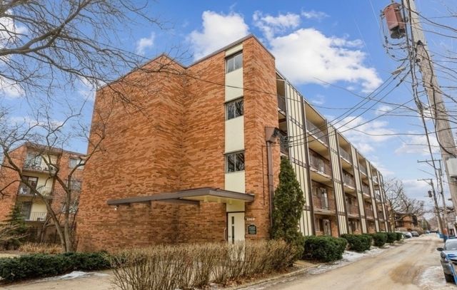 $1,700 | 6960 North Bell Avenue, Unit 210 | West Rogers Park