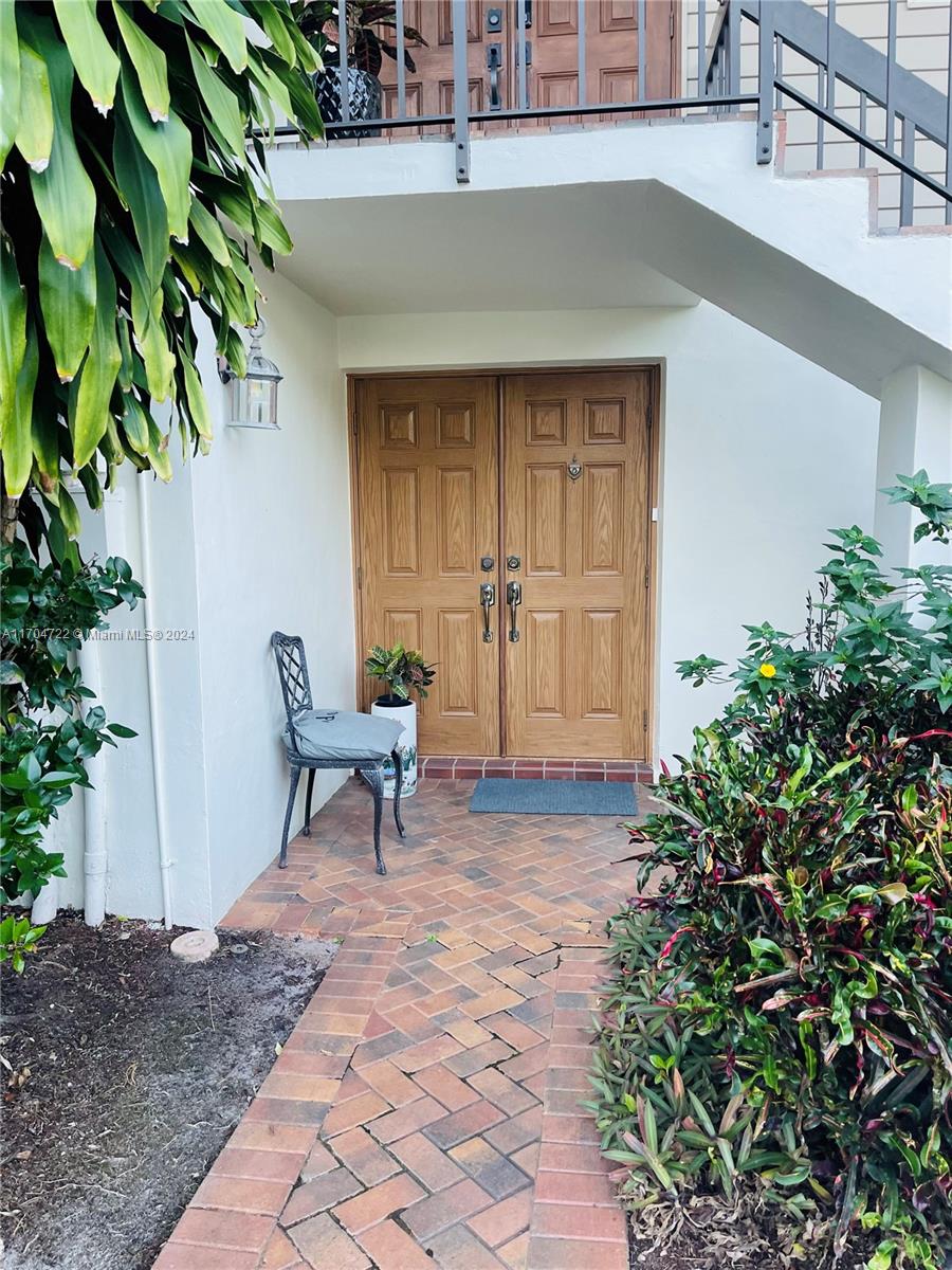 a bench is sitting in front of a house