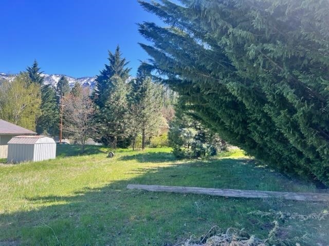 a view of a house with a big yard