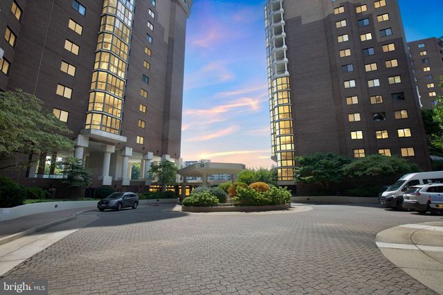 $774,900 | 1600 North Oak Street, Unit 1625 | The Belevedere