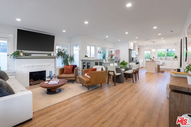 $1,999,999 | 2616 Abbot Kinney Boulevard | Venice