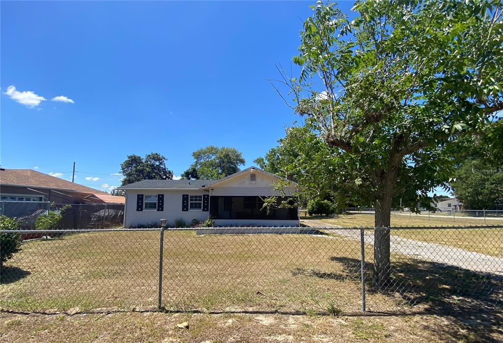 604 Jefferson Avenue with fully fenced yard