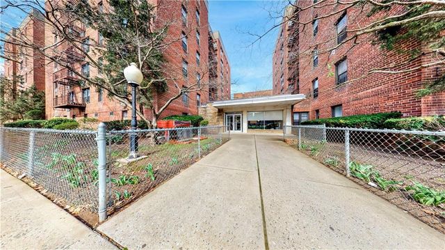 $288,000 | 345 Webster Avenue, Unit 1F | Kensington