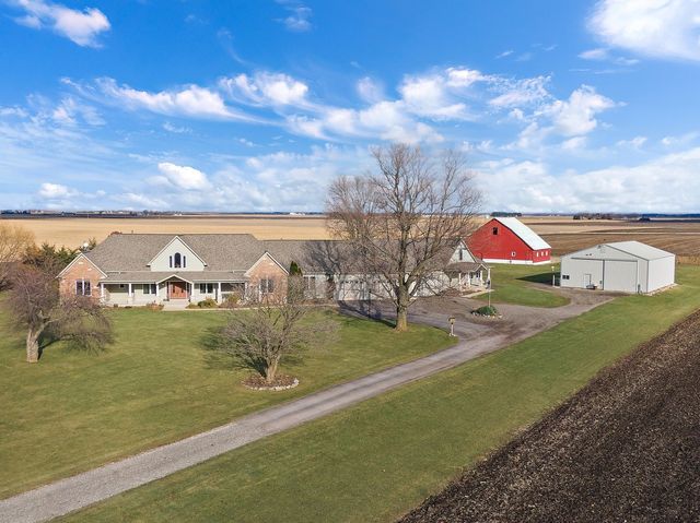 $879,900 | 550 Maplewood Road | Victor Township - DeKalb County