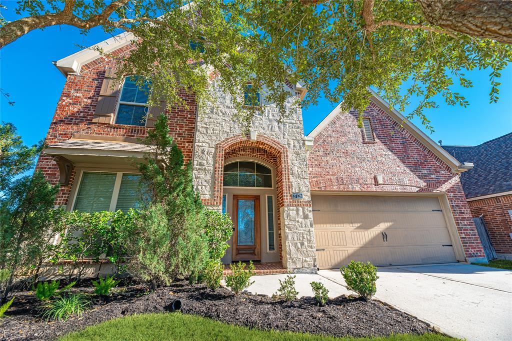 Welcome home to 27126 Nashua Falls Lane in the Pine Mills Ranch community in Katy!!