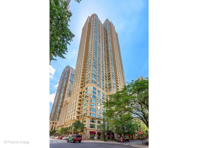 $3,950 | 25 East Superior Street, Unit 1301 | The Fordham