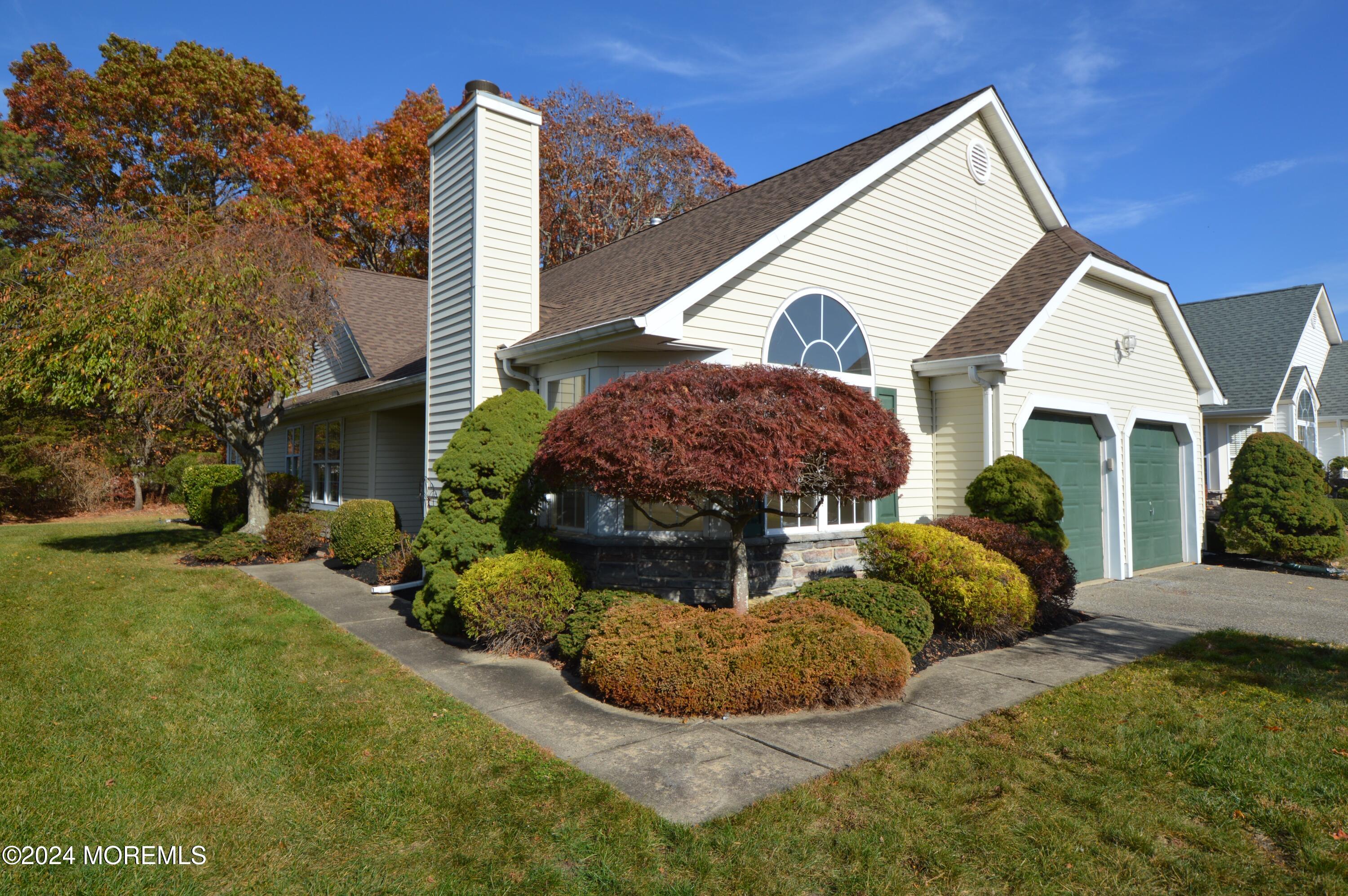 a view of a house with a yard and front view of a house