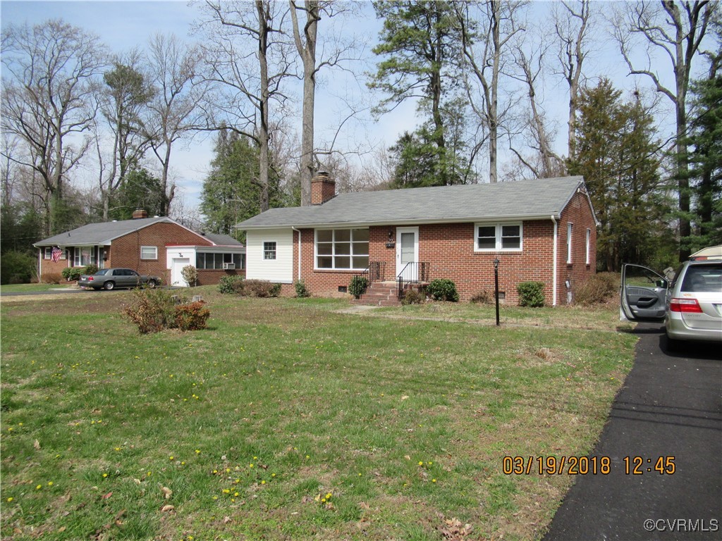 Single story home with a front lawn