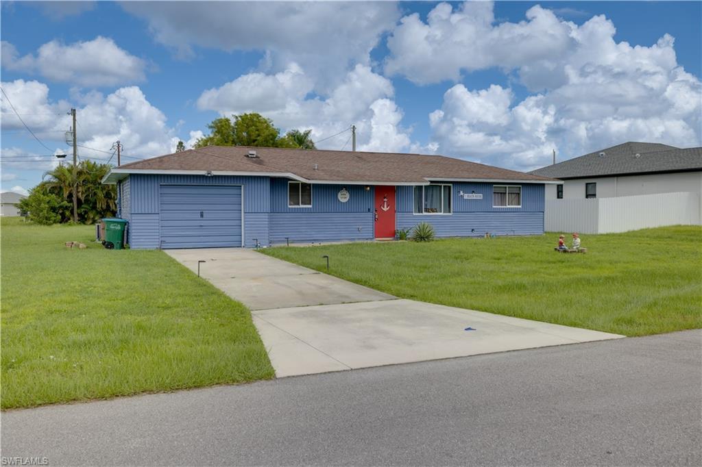 a view of a yard in front of a house