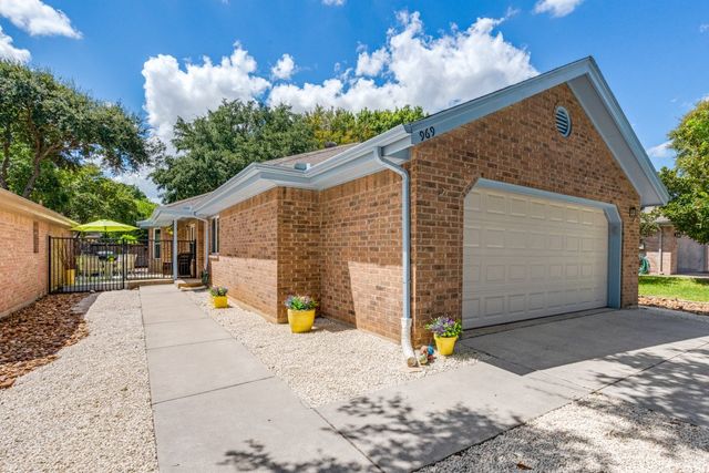 $350,000 | 969 Woodrow Circle | New Braunfels