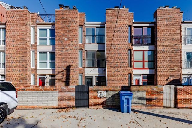 $914,900 | 1840 North Mohawk Street | Lincoln Park