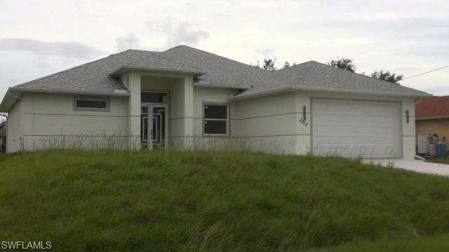 a view of front of house with a yard