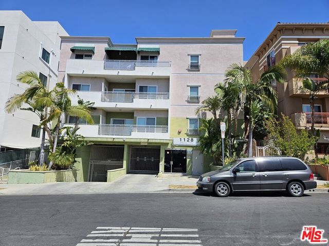 $2,700 | 1128 South Serrano Avenue, Unit 304 | Mid-Wilshire