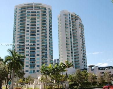 $950,000 | 19400 Turnberry Way, Unit 1012 | Aventura