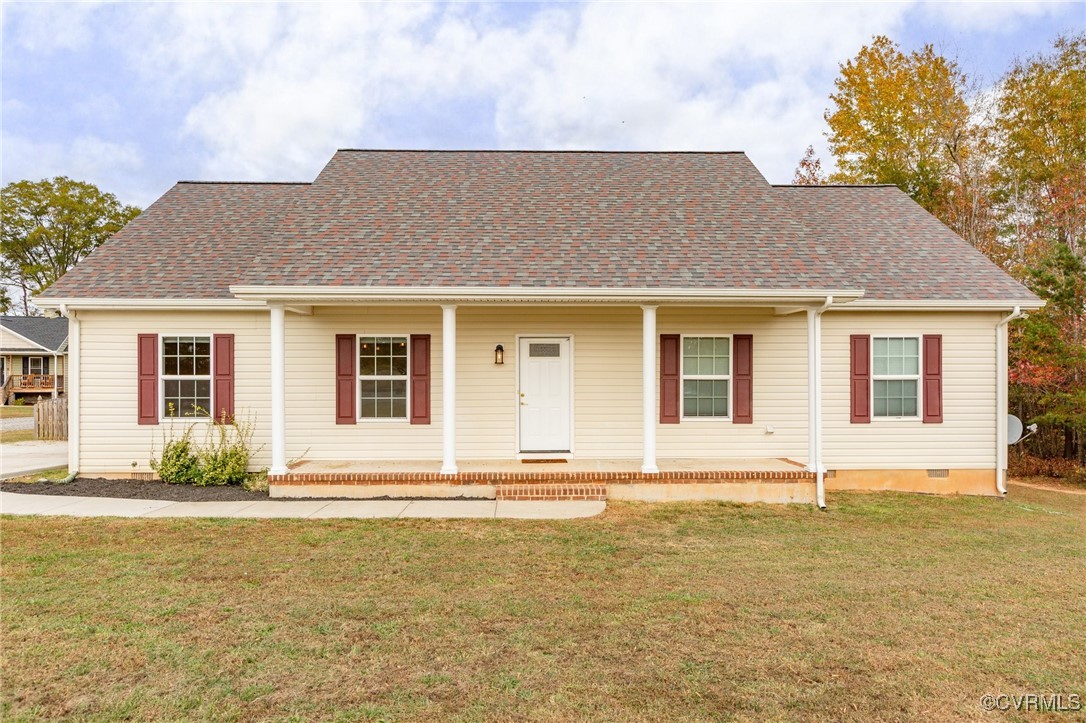 a front view of house with yard