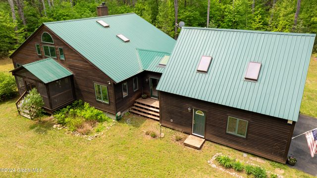 $699,900 | 825 River Road | Thurman