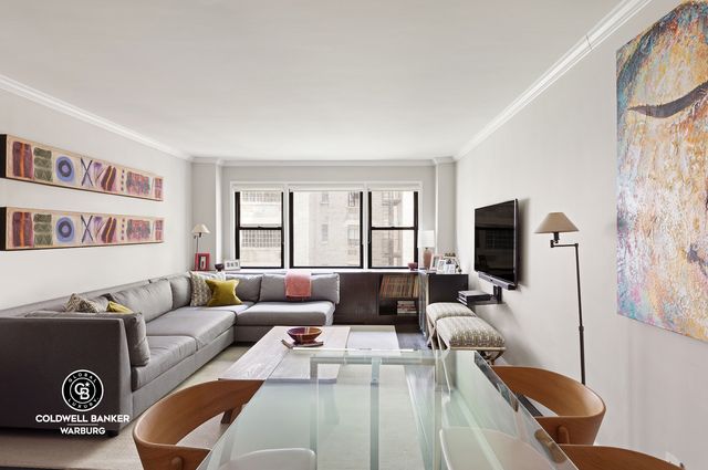 $895,000 | 55 East 9th Street, Unit 5D | Greenwich Village