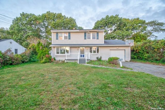 $495,000 | 84 Meroke Lane | East Islip