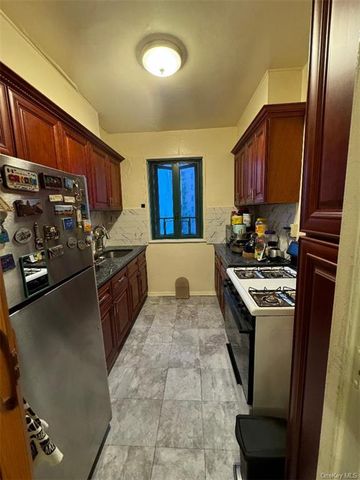 $225,000 | 63 Metropolitan Ovl | Parkchester