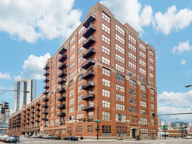 $585,000 | 360 West Illinois Street, Unit 1D | The Sexton