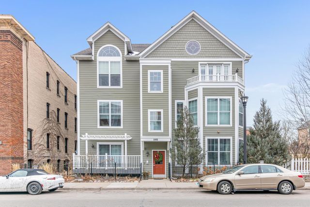 $179,900 | 1805 3rd Avenue South, Unit 102 | Stevens Square-Loring Heights