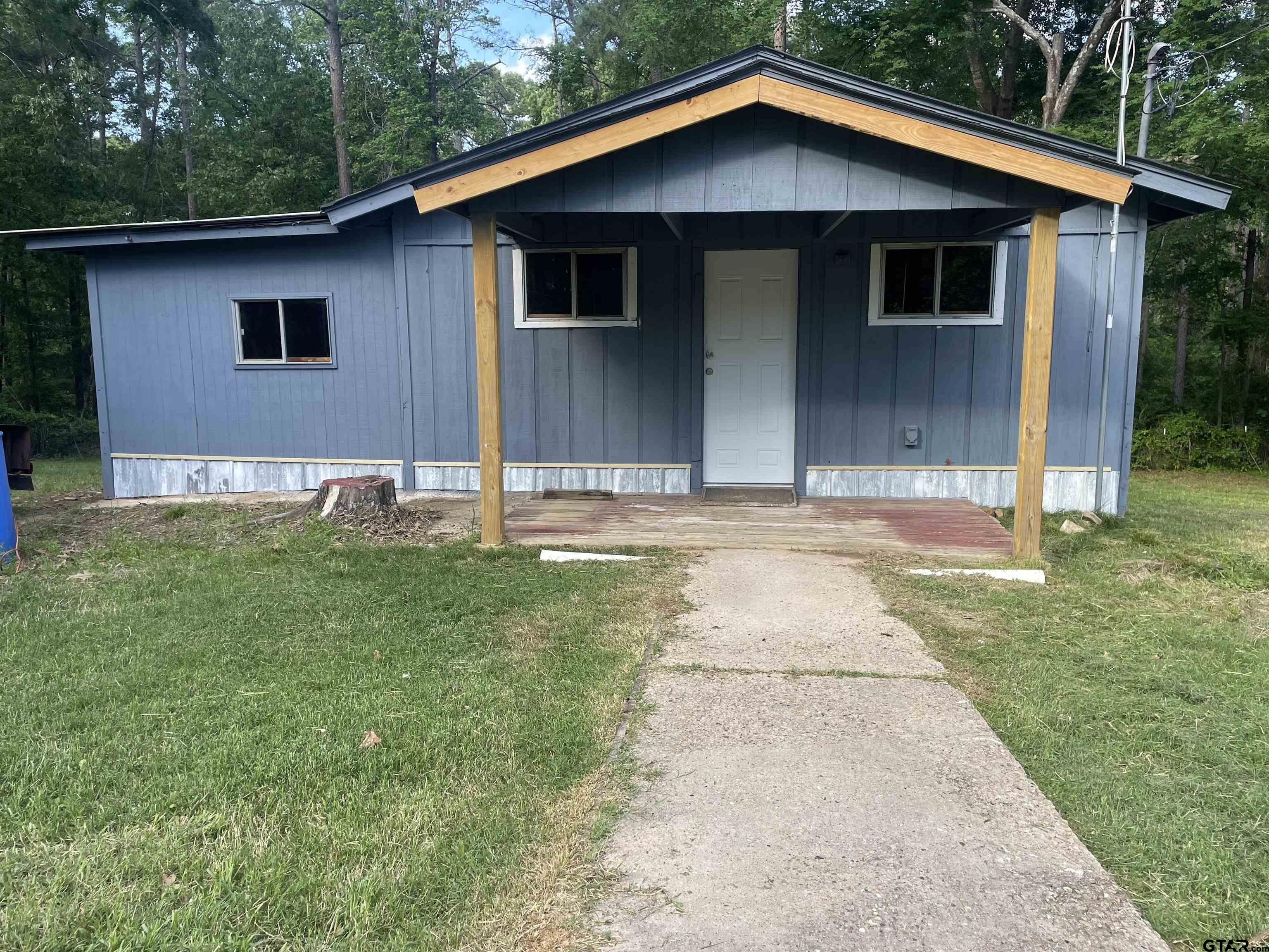 a front view of house with yard