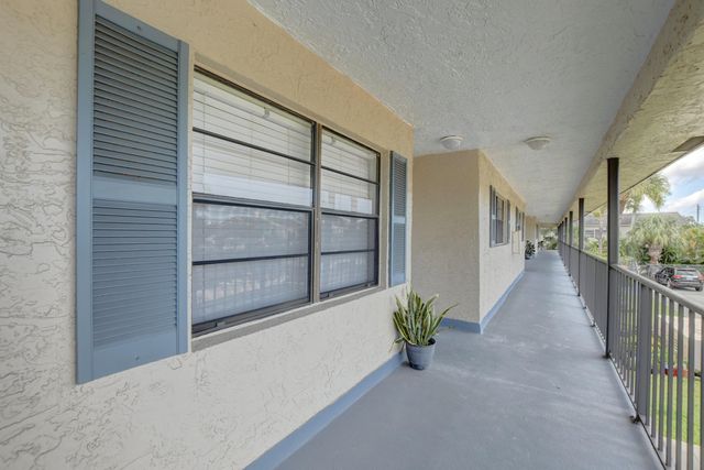 $345,000 | 1401 Northwest 15th Avenue, Unit 7 | Central Boca Raton