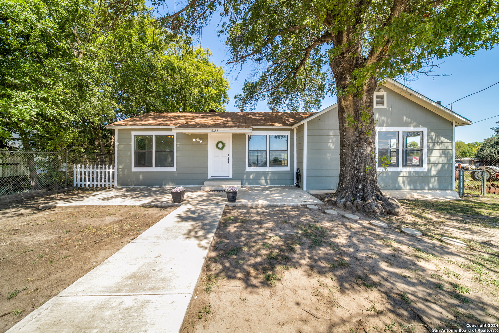 front view of house with a yard