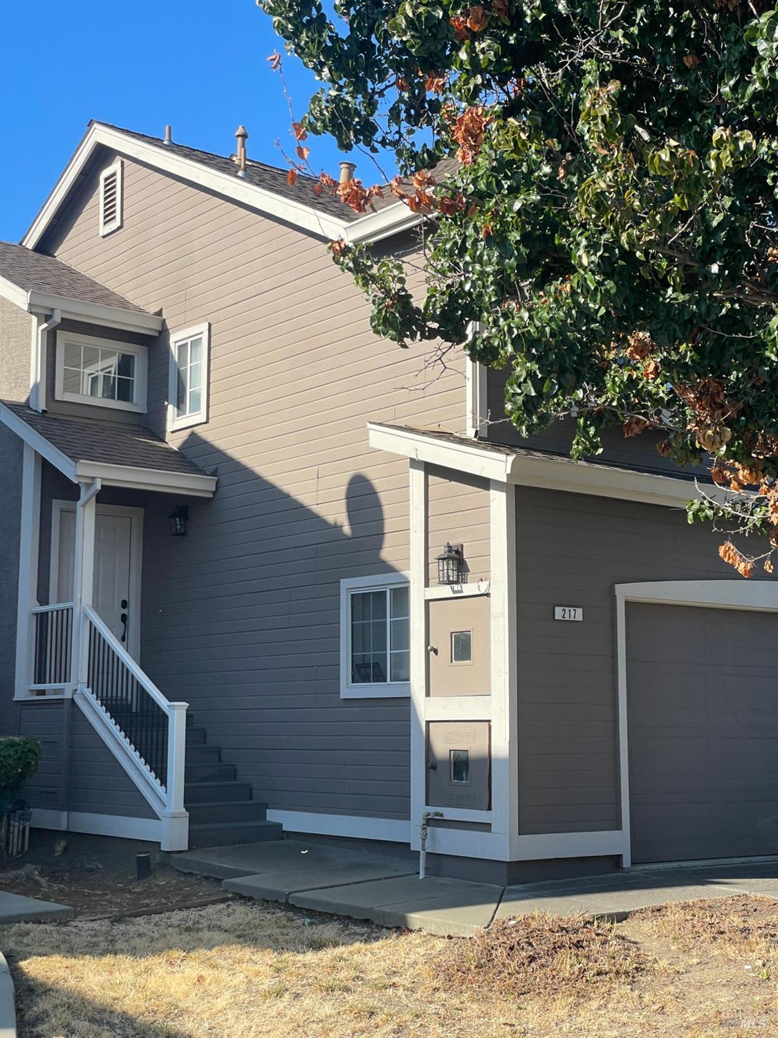 a view of a house with a yard