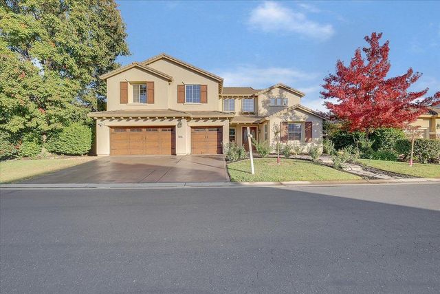 $1,049,000 | 401 Hawkcrest Circle | Westlake