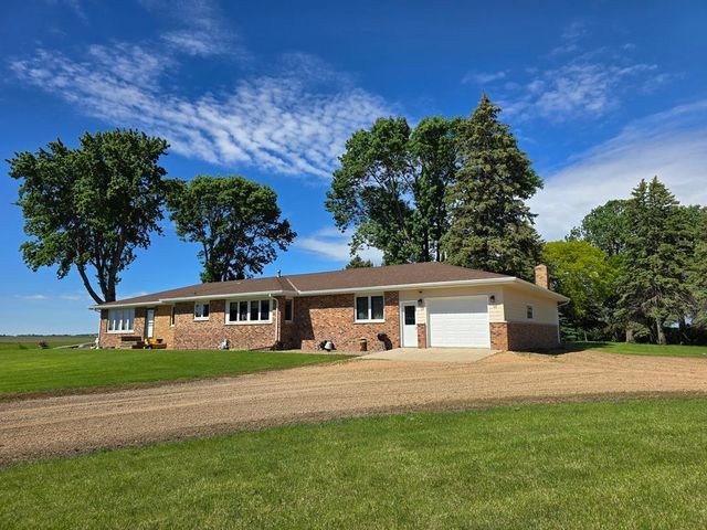 $649,900 | 35996 391st Avenue | Lake Prairie Township - Nicollet County