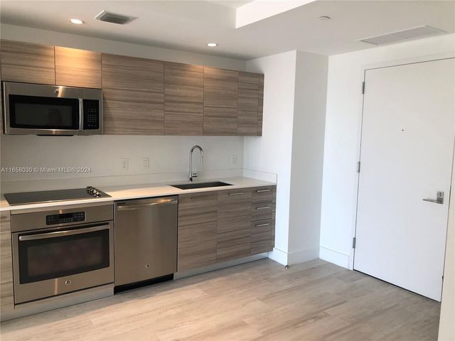 $3,000 | 121 Northeast 34th Street, Unit L406 | Midtown Miami