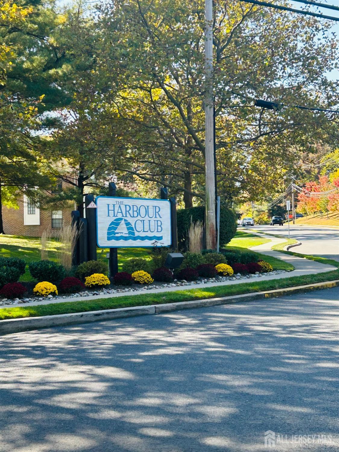 a sign board with buildings in the background