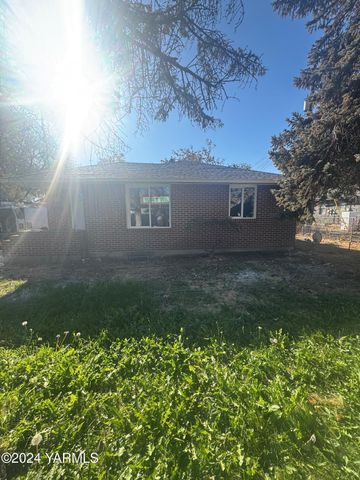 $325,000 | 616 West Nob Hill Boulevard | Yakima