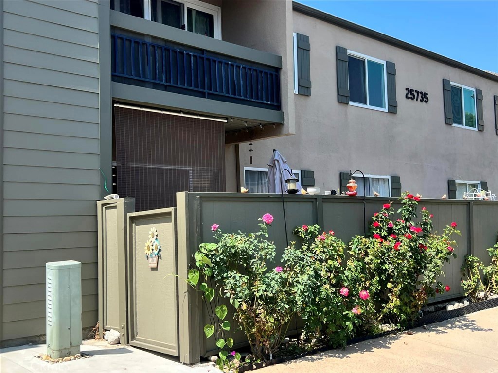 a view of entryway with flowers