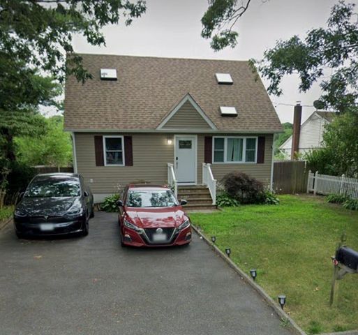 $649,999 | 86 Sinn Street | North Patchogue