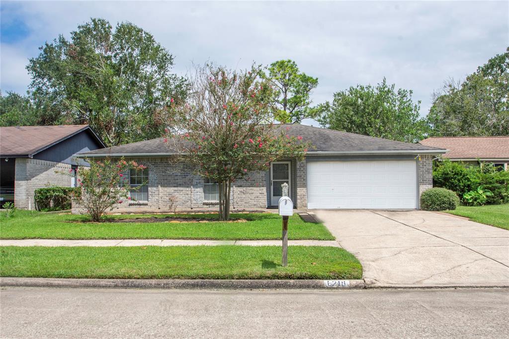 Discover your dream home at 6218 Silver Leaf Drive, League City, TX – a charming single-story residence located in a serene neighborhood.